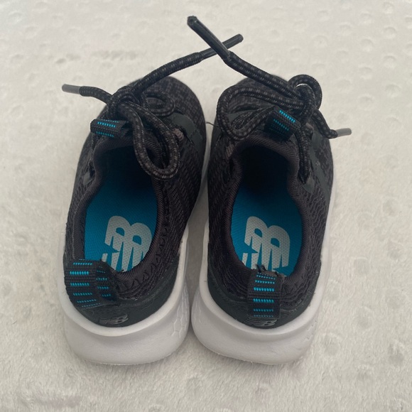 New Balance Toddler Shoes (size 5) - Picture 3 of 6